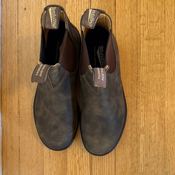 Blundstone Rustic Brown Chelsea Boots - Picture 2 of 6